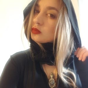 Meet your Posher, Alison